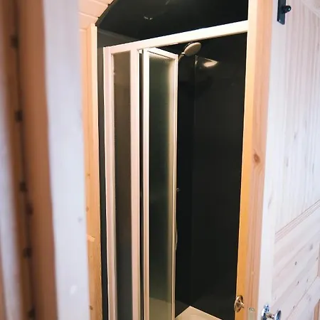 Kodas Hubane Iglumajutus Jaerve Kaldal Apartman *